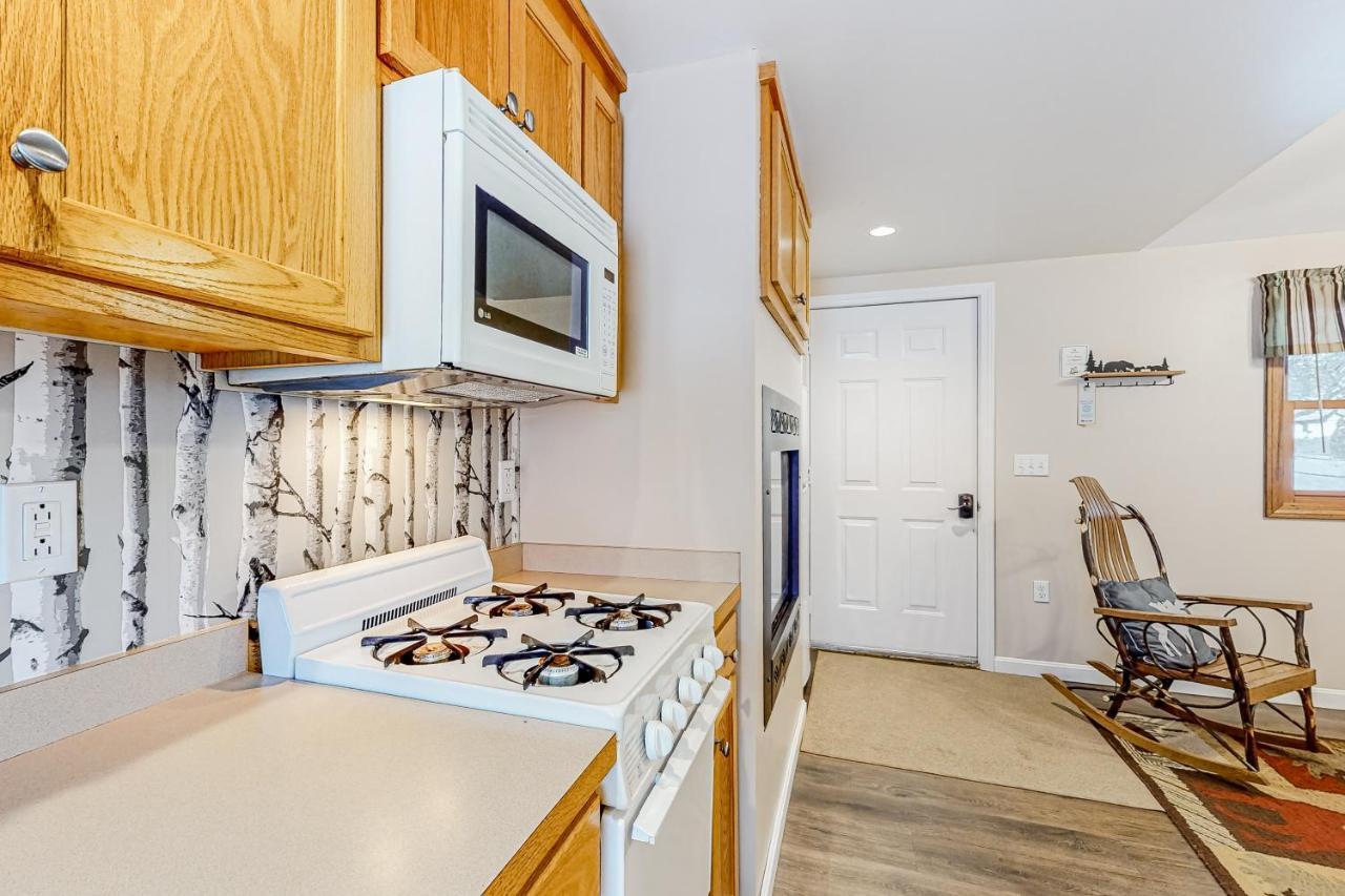 Northwoods Lodge Cabin 1 Morrisville 外观 照片